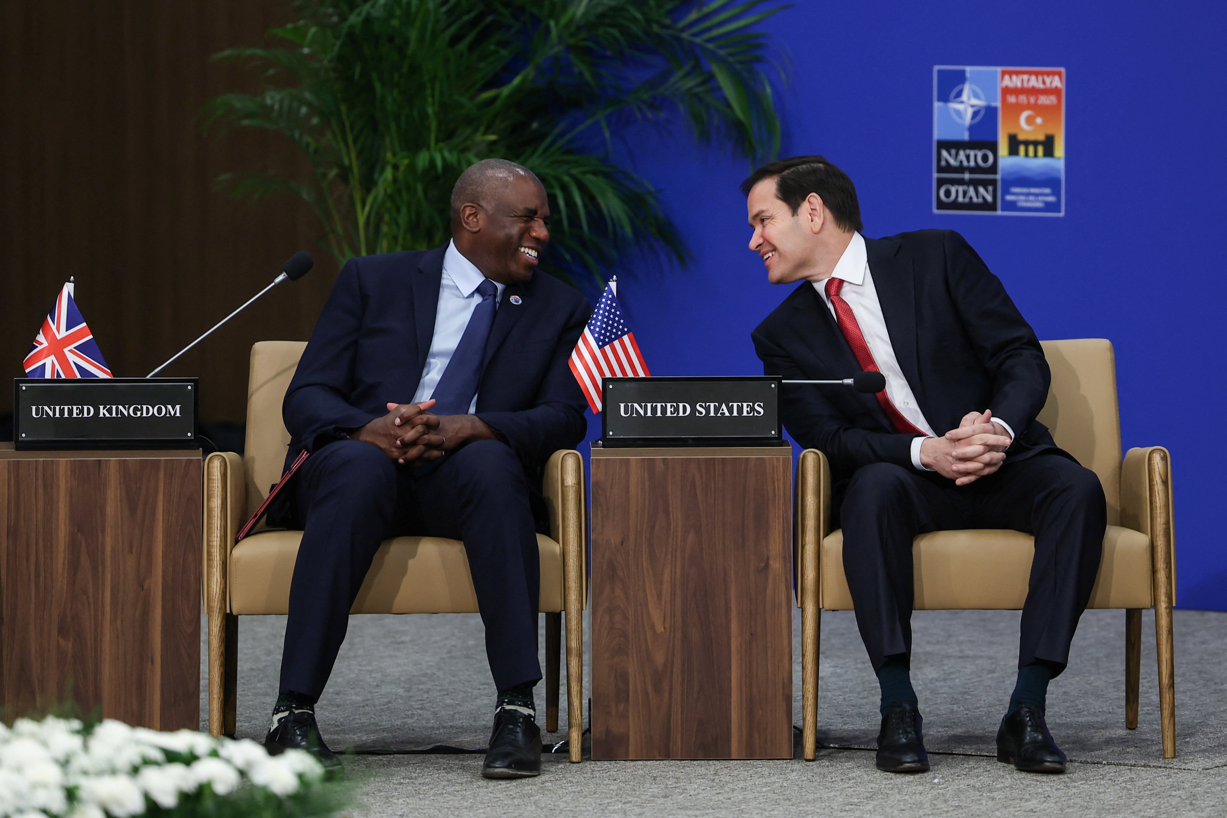 El secretario de Relaciones Exteriores británico, David Lammy, y el secretario de Estado estadounidense, Marco Rubio. REUTERS/Umit Bektas