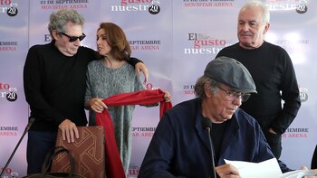 (i-d) Los cantantes españoles Miguel Ríos, Ana Belén, Joan Manuel Serrat y Víctor Manuel (EFE/Mario Ruiz)