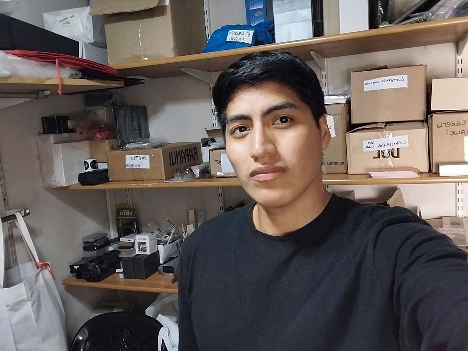 Axel Apaza, empleado de Gala Regalos