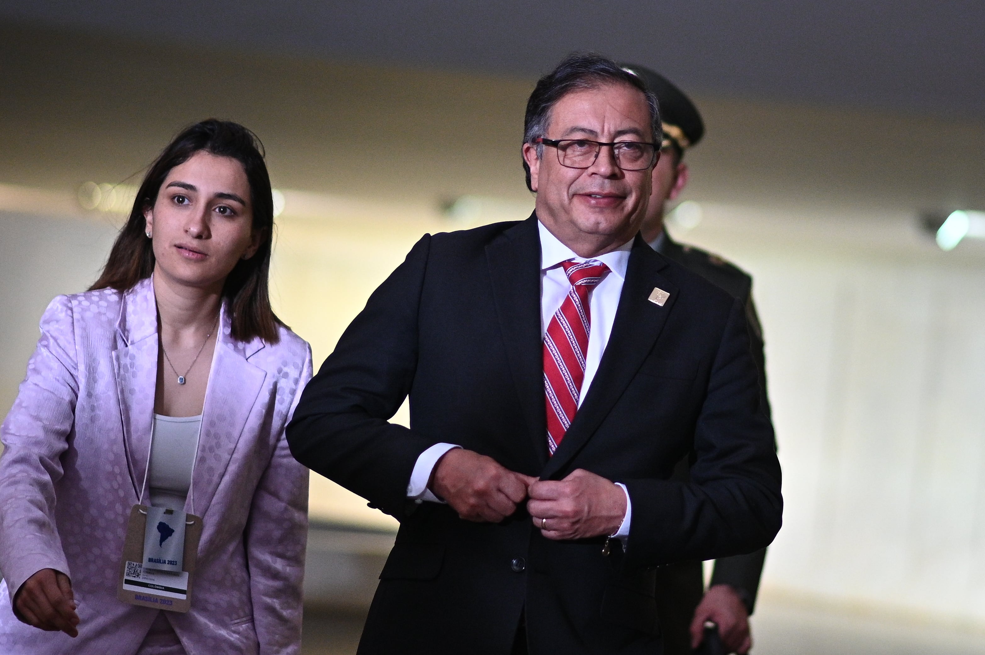 El material hecho con IA señala la llegada de Laura Sarabia al poder con el Gobierno de Gustavo Petro en 2022 y su paso por múltiples dependencias estatales - crédito Andre Borges/EFE