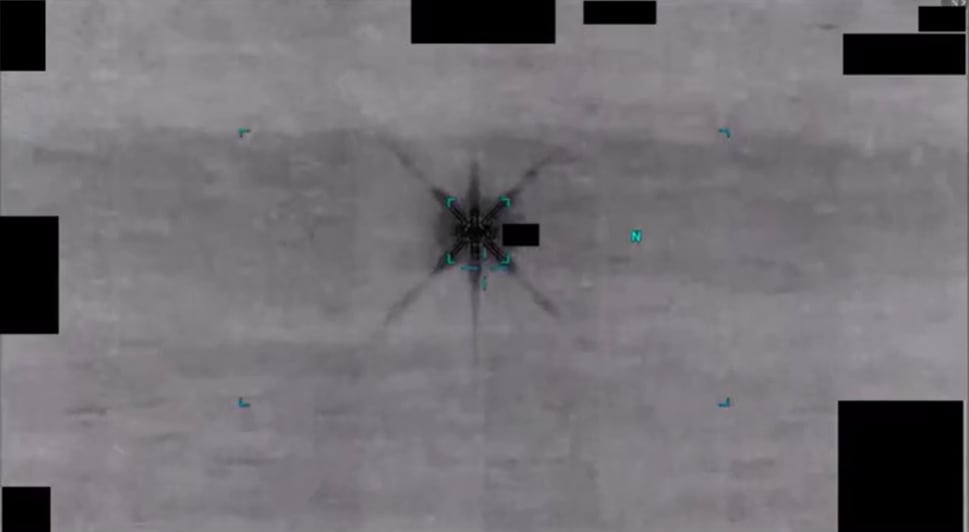 Otro caso ocurrido en el Atlántico en 2020 registró una intrusión en el espacio aéreo con un objeto oscuro que un tripulante de la Armada comparó con un globo grande y deformado (Departamento de Guerra de los Estados Unidos)