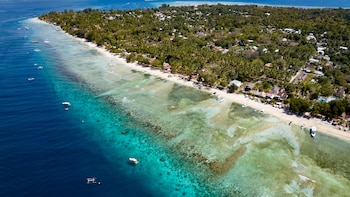 Protección natural, clima estable y ausencia de multitudes: así es Gili Trawangan, la playa ideal para los nadadores