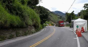 El Plan de Manejo de Tránsito de Invías mantiene el paso restringido a un carril en la vía Armenia - Cajamarca con sistema de pare y siga y alternancia entre Ibagué y Armenia - crédito Invías