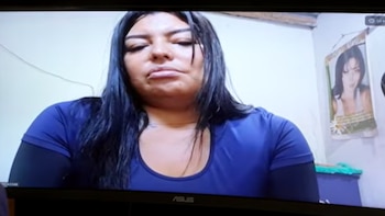 La reconstrucción que hizo Cindy Carvajal sobre su paso por Beauty Láser, ubica el punto más grave del 13 de mayo de 2026, en una decisión concreta: mientras Yulitza Toloza -mujer de 52 años que falleció tras someterce a una intervención en el lugar- se deterioraba dentro del apartamento donde recuperaban a pacientes recién intervenidas, la orden que ella escuchó no fue pedir ayuda médica sino “llamen al pastor” - crédito captura de pantalla Más Allá del Silencio