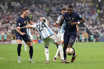 final-argentina-vs-francia-mundial-de-qatar-supuesto-penal-de-enzo-fernandez-a-thuram