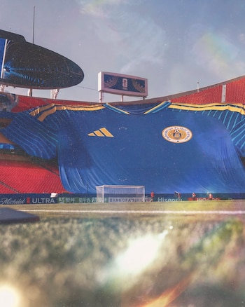 Camiseta gigante de Curazao en el estadio