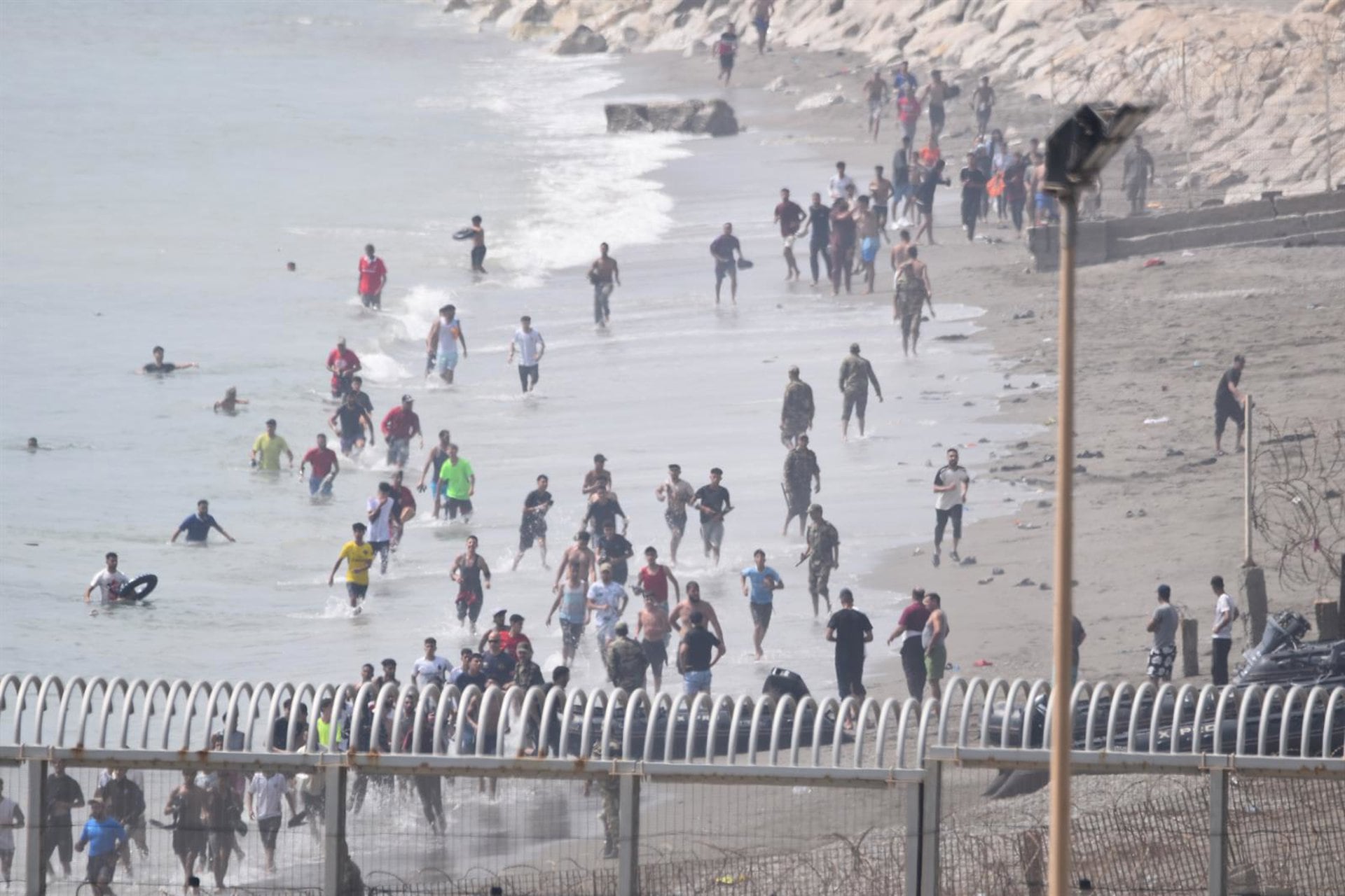 Entre el jueves y el viernes, entraron en Ceuta entre 50.000 y 60.000 personas en menos de 24 horas