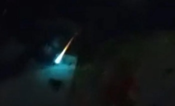 Un meteoroide ingresó en la atmósfera terrestre a más de 40.000 kilómetros por hora, provocando una intensa luz verdosa