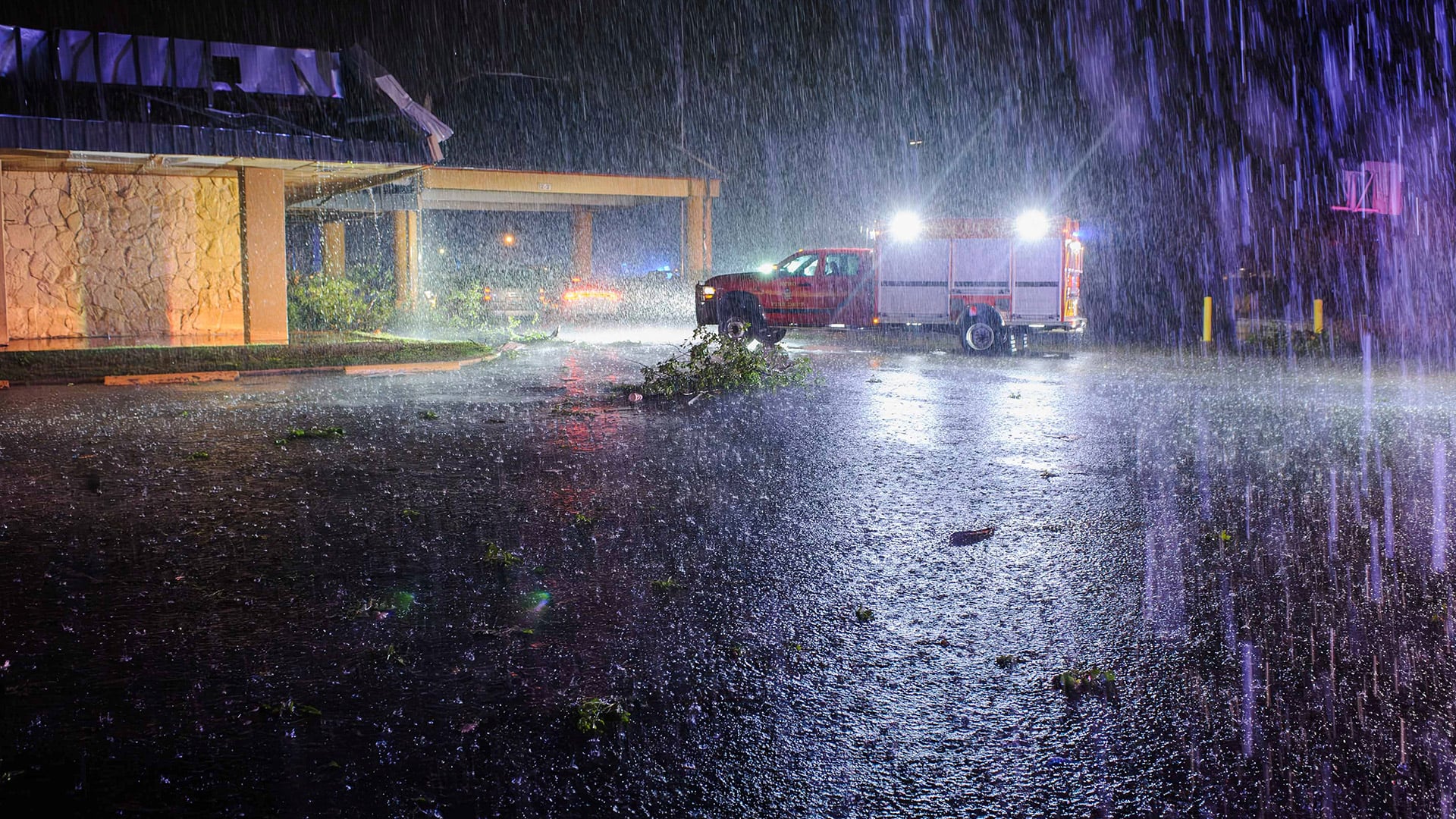 Las alertas por tormentas severas e inundaciones repentinas siguen vigentes en el centro y sur de Estados Unidos desde el 13 de junio de 2026. (Richard R. Barron/The ADA News via AP)