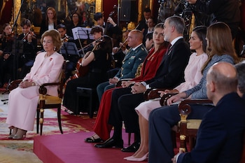 El rey Felipe impone el