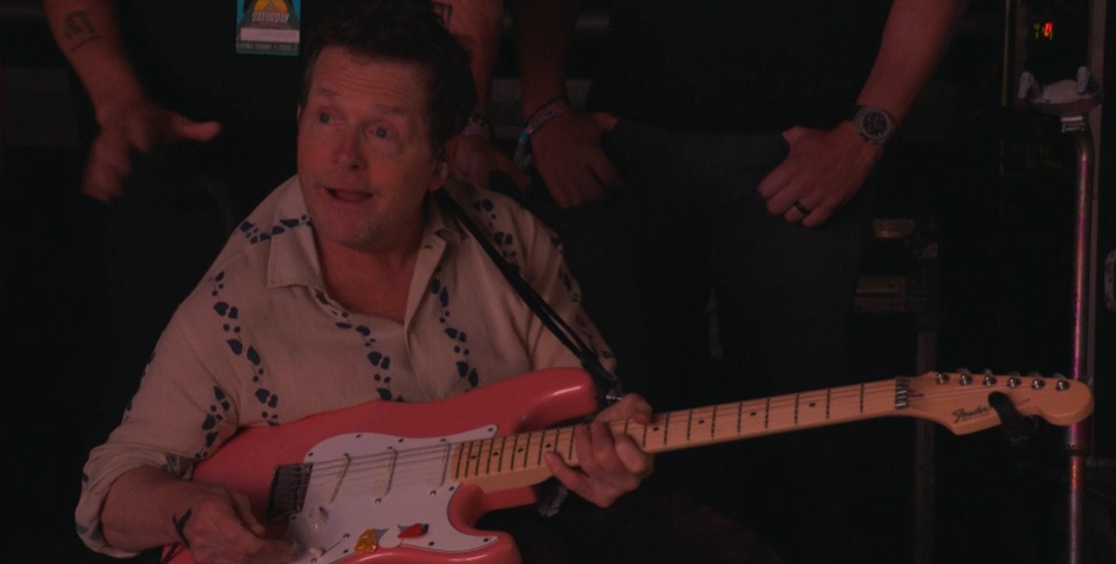 Michael J.Fox tocó junto a Coldplay en Glastonbury. (Créditos: BBC)
