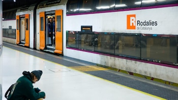 Los Cercanías de Cataluña no funcionan "por causas ajenas" y se recomienda buscar medios alternativos de transporte