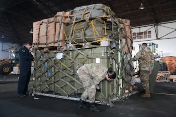 Por terremoto en Colombia Argentina envió ayudas humanitarias - crédito @MinDefensa_Ar/X