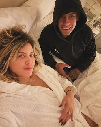 Entre risas y recuerdos divertidos,