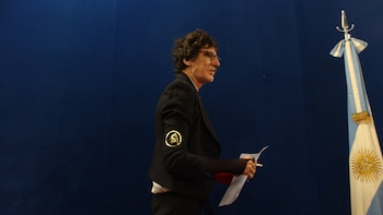“Locura convertida en arte”: quince fotos icónicas de Charly García en su década más rebelde