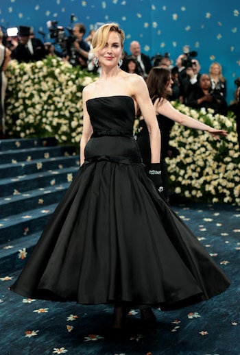 Nicole Kidman con un vestido negro de Balenciaga