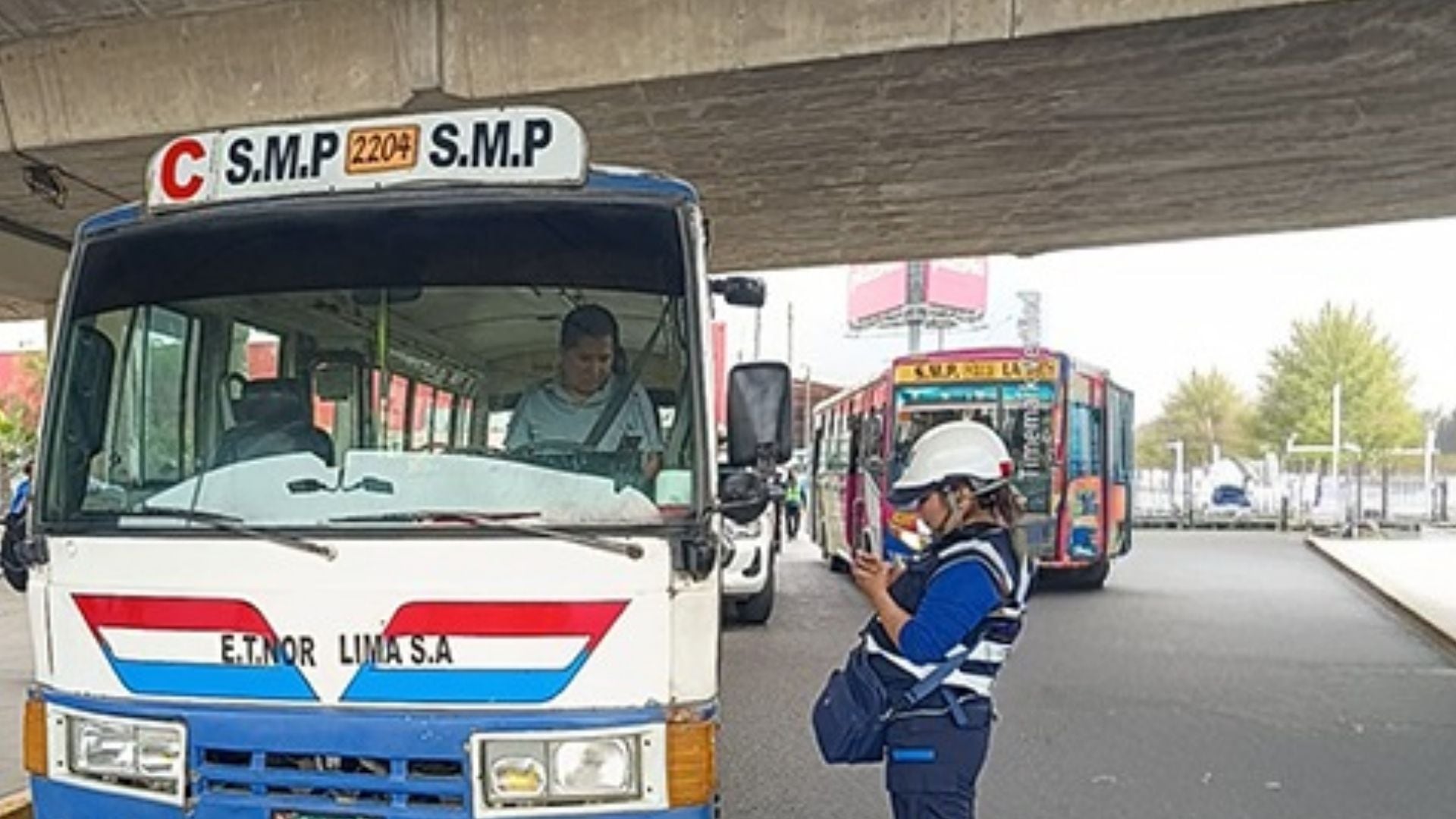 Las unidades intervenidas acumulaban multas por aproximadamente S/300.000, debido a infracciones reincidentes vinculadas con el transporte informal - Créditos: ATU.