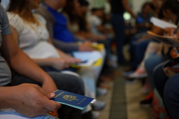 Migrantes que buscan asilo en