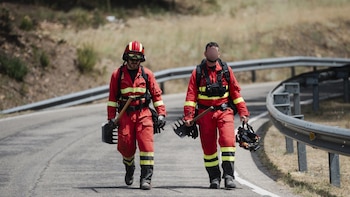 Evacúan el pueblo de Molinos (Teruel) por el incendio de Ejulve