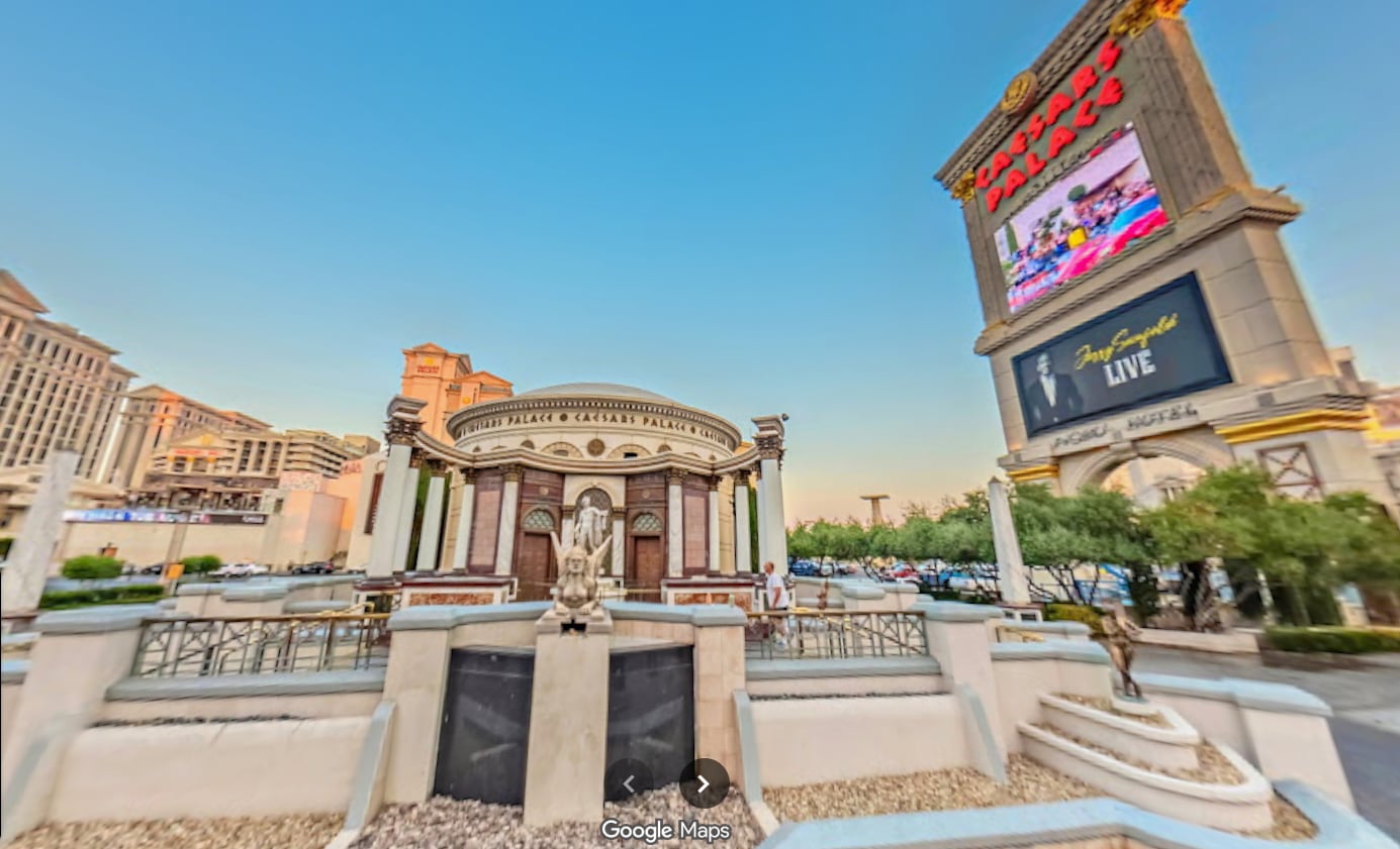 El emblemático Caesars Palace en el Strip de Las Vegas seguirá operando bajo su marca clásica tras la compra, aseguraron fuentes de la compañía (Captura Google Maps)