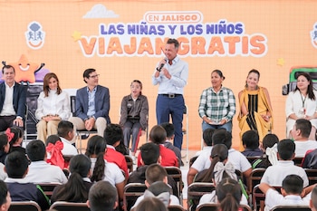 Niñas y niños de Jalisco podrán viajar gratis en transporte público. El acceso escolar mejora con movilidad urbana gratuita en Jalisco. La nueva tarjeta especial facilitará los traslados diarios de estudiantes. Familias jalisciences ahorrarán en gastos de transporte para la niñez. El programa impulsa la equidad educativa y el bienestar infantil. (Cortesía Gobierno de Jalisco)