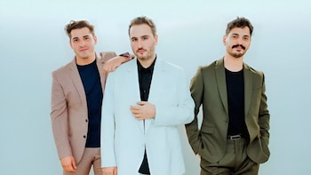 Reik saluda a sus fans durante el show sold out en Costa 21