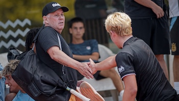 Diego Dedura saluda a su