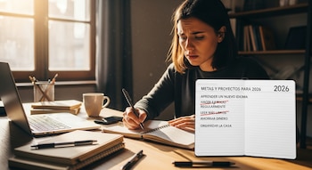 Una joven se muestra concentrada