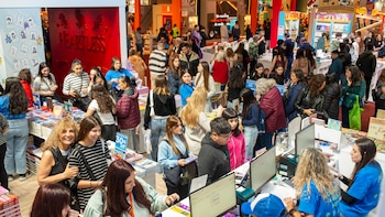 Feria del Libro y el viaje sin retorno: abuelos, nietos y el rito secreto de la lectura compartida