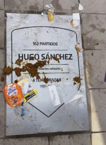 La placa de Hugol fuera