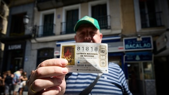 Una mujer encuentra en un