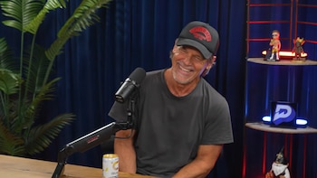 Josh Brolin recuerda el momento en que decidió hacer “Whalefall”: “Apoyé el libro sobre mi pecho y lloré”