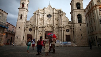 Cierran temporalmente hoteles de baja