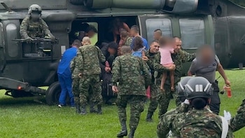 Cinco niños tuvieron que esconderse en la selva para escapar de las disidencias de ‘Calarcá’: el Ejército los rescató