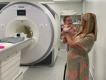 La pequeña Sadie asistió junto