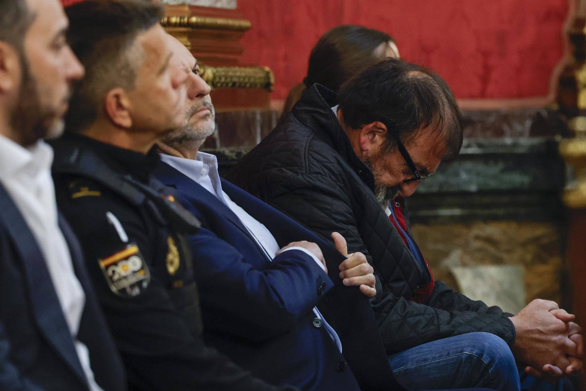 El exministro José Luis Ábalos (i) y su exasesor Koldo García (d) en el banquillo de los acusados durante el juicio por el