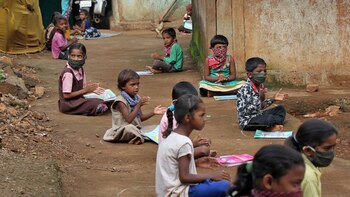India reabre las escuelas en