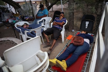 Familiares de los 10 mineros