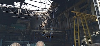 Un incendio en la central termoeléctrica Ernesto Guevara de la Serna, en Santa Cruz, al este de La Habana, dejó este viernes a la isla al borde del colapso eléctrico.