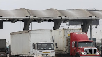 Transportistas ya pueden solicitar el subsidio extraordinario de S/4 por galón de diésel B5 y B20, destinado a mitigar el impacto del alza de los combustibles - Créditos: ATU.