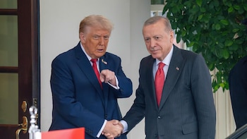 Trump invita a Erdogan y