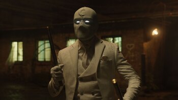 Oscar Isaac as Mr. Knight in Marvel Studios' MOON KNIGHT, exclusively on Disney+. Photo courtesy of Marvel Studios. ©Marvel Studios 2022. All Rights Reserved.