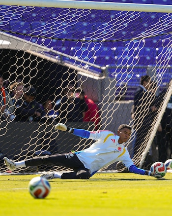 Kevin Mier terminó siendo parte del proceso en la Eliminatoria Sudamericana rumbo al Mundial 2026, pero un fractura de peroné lo dejó por fuera de la lista final - crédito FCF