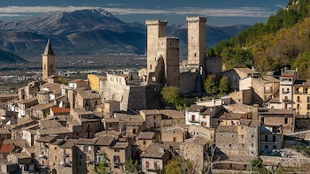 El pueblo medieval italiano que parece una ciudad del Señor de los Anillos de Tolkien