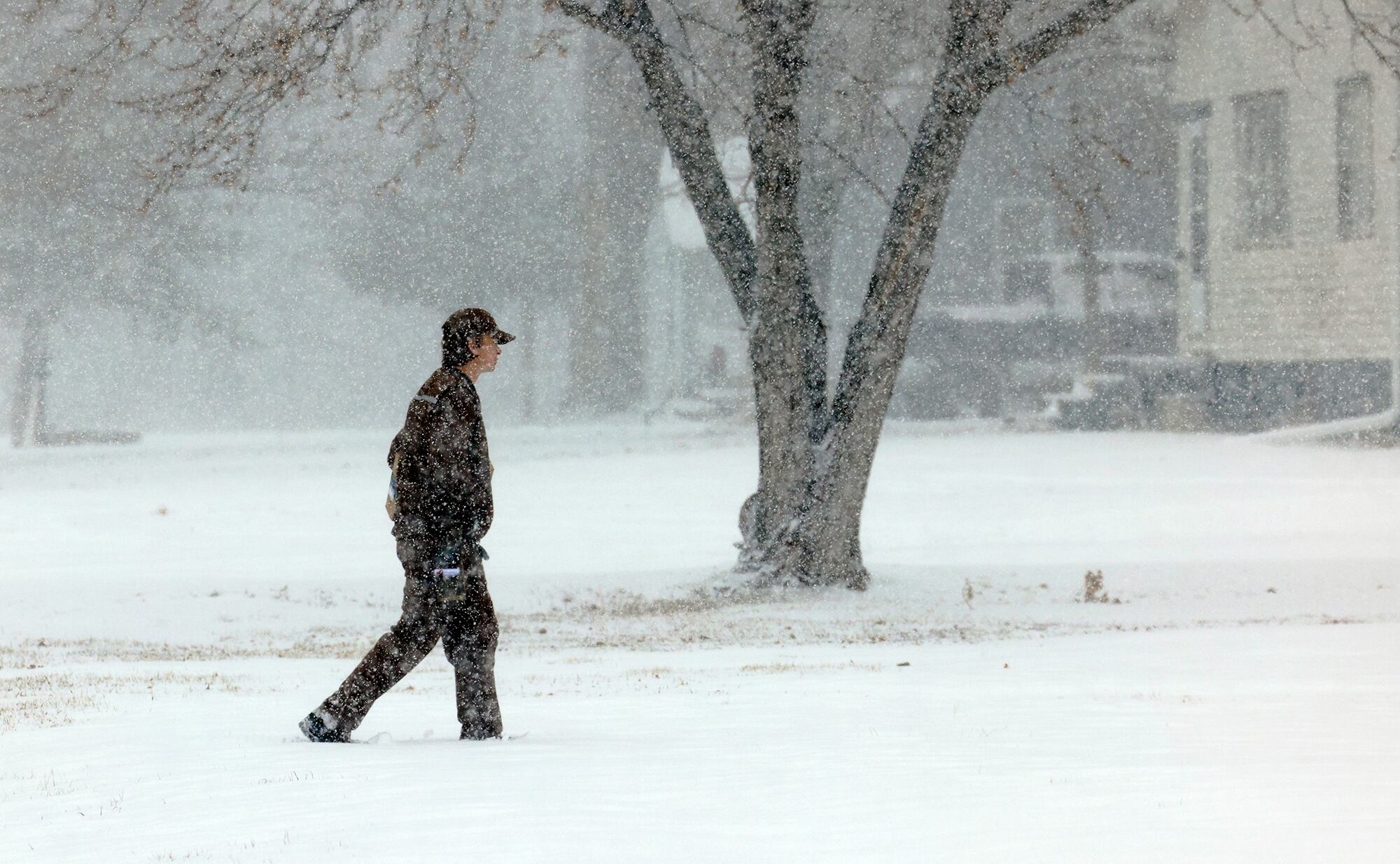 El descenso brusco de temperaturas hasta -17 °C representa un peligro excepcional, incrementando los riesgos de apagones y complicaciones para los servicios básicos. (Josh Salmon/The Independent via AP)