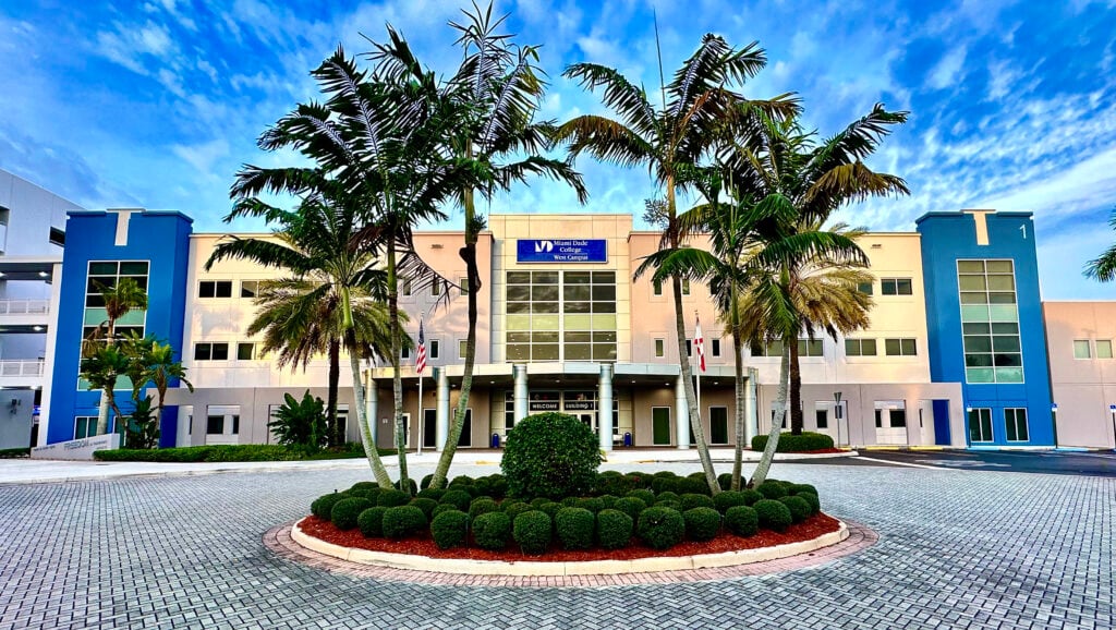 El Miami Dade College lidera la formación de técnicos en HVAC/R, abriendo oportunidades a quienes buscan mejores salarios y autonomía laboral (Doral Family Journal)