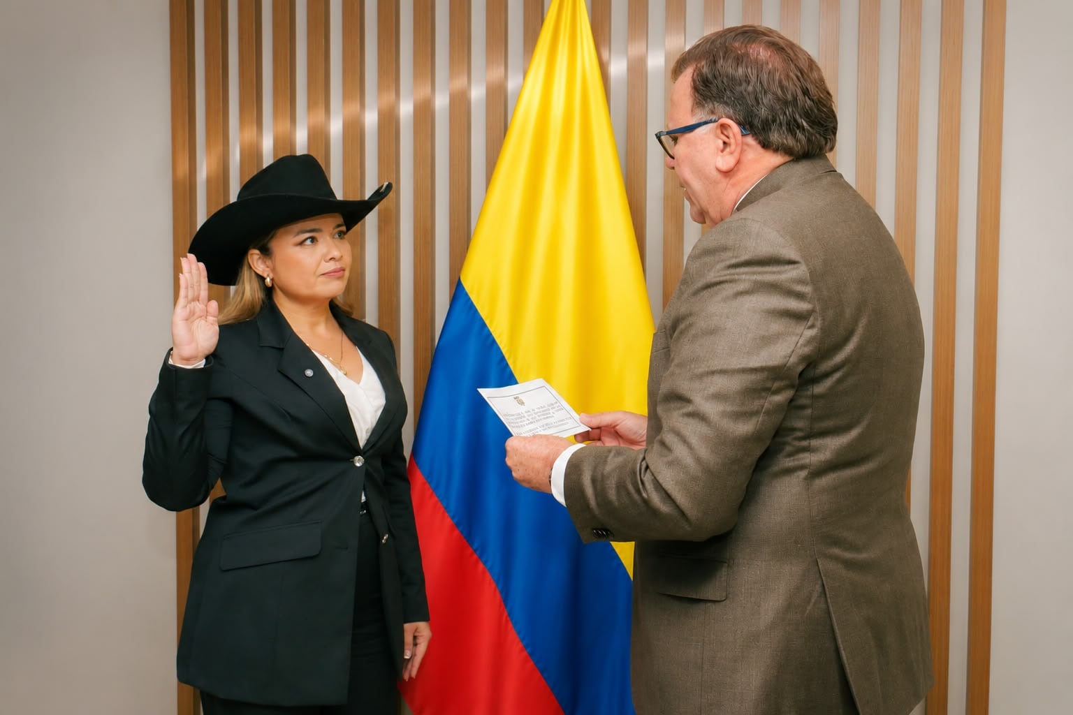 Lina María Garrido tomó posesión de su cargo como directora de la ANT, tras jurar ante el ministro de Agricultura, Indalecio Dangond - crédito ANT