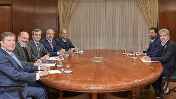 Tras el cruce del Gobierno con los industriales, Caputo se reunió con la UIA: cuáles fueron los principales ejes de discusión