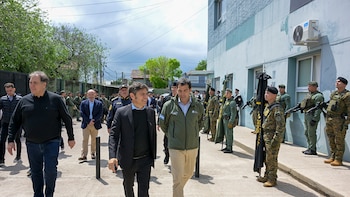 Kicillof sale contener y mostrar coordinación en medio del pedido por las policías municipales