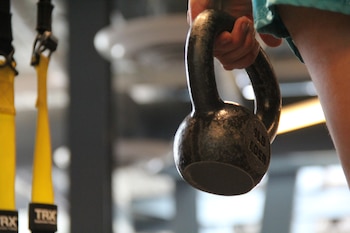 15 ejercicios con pesa rusa para ganar fuerza, potencia y masa muscular (Pxhere)